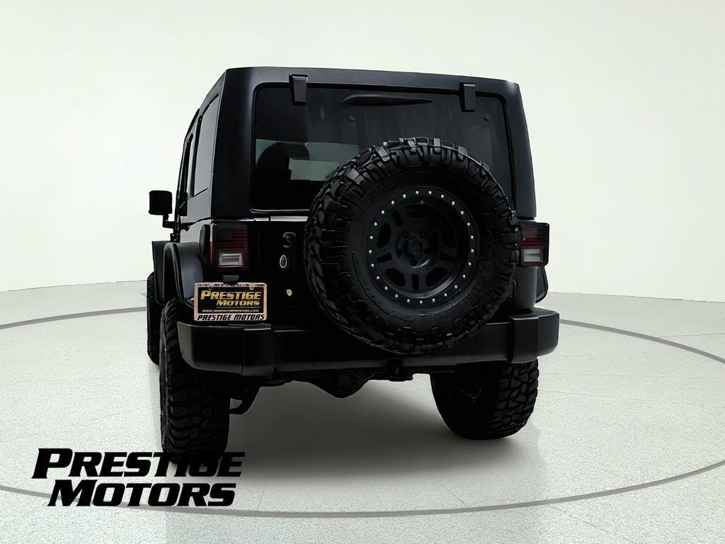 Used 2015 Jeep Wrangler Unlimited Rubicon w/ Connectivity Group AWD/4WD image 6