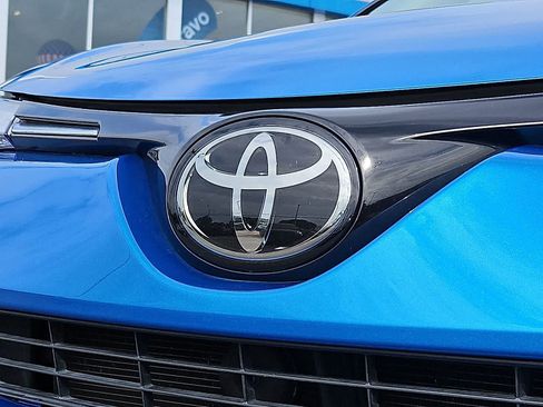 Used 2018 Toyota RAV4 XLE w/ Plus Extra Value Package FWD image 35