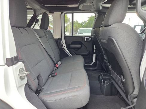 Used 2024 Jeep Wrangler Unlimited Rubicon AWD/4WD image 19