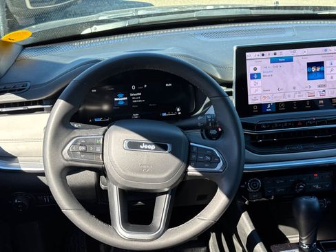 Used 2025 Jeep Compass Limited w/ Elite Group image 17