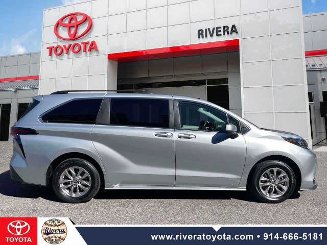 Certified 2024 Toyota Sienna LE AWD/4WD image 6