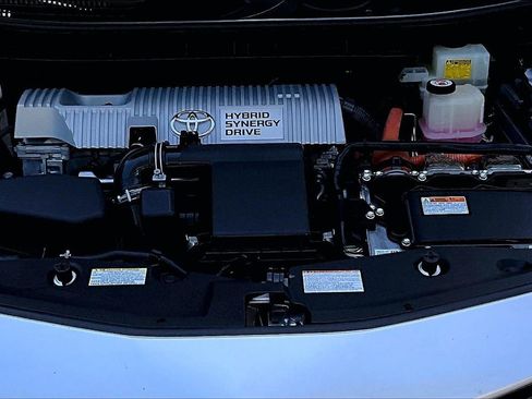 Used 2017 Toyota Prius V Four FWD image 31