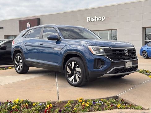 Used 2025 Volkswagen Atlas Cross Sport SE image 3