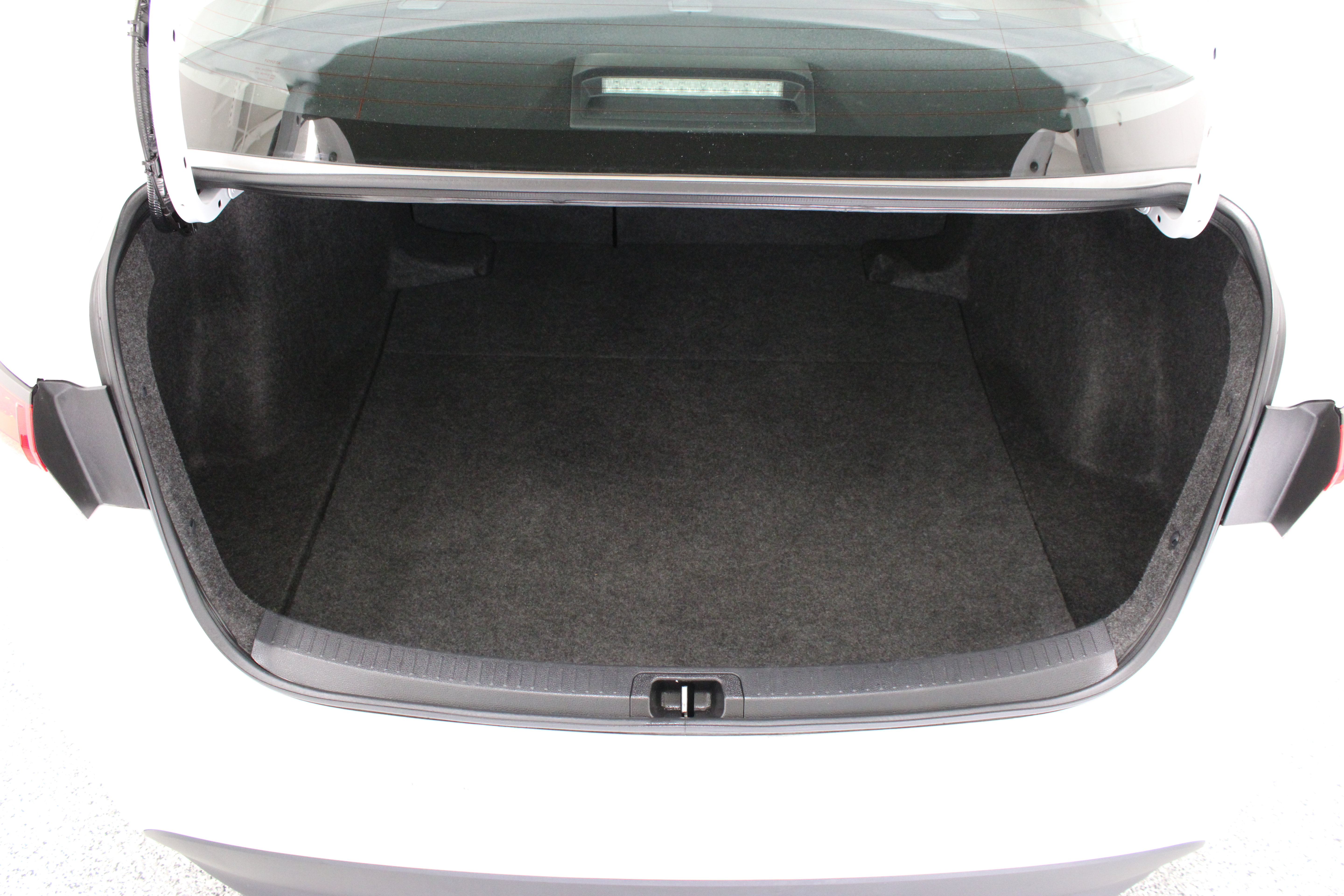 Certified 2025 Toyota Corolla LE FWD image 28