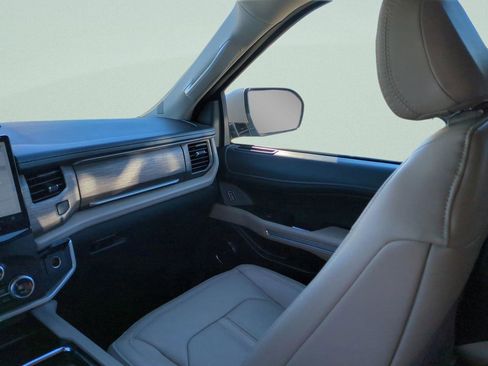 Used 2024 Ford Expedition Limited image 25