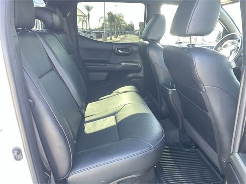 Used 2022 Toyota Tacoma Limited image 27