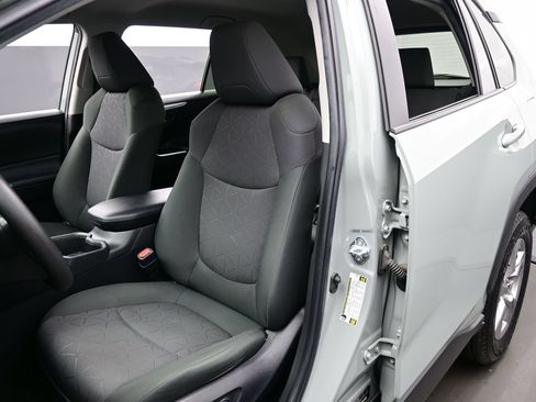 Used 2023 Toyota RAV4 XLE AWD/4WD image 12