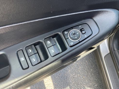 Used 2020 Hyundai Santa Fe SE FWD image 8