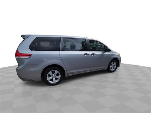Used 2012 Toyota Sienna LE image 9