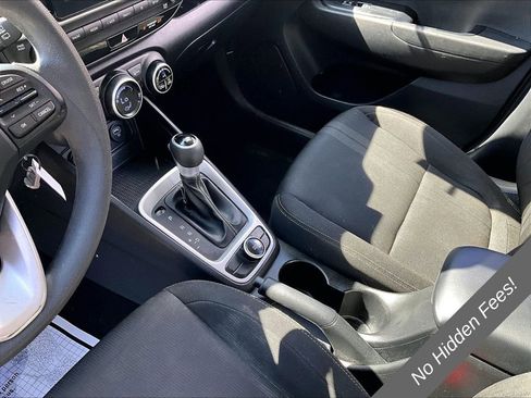 Used 2020 Hyundai Venue SEL FWD image 12