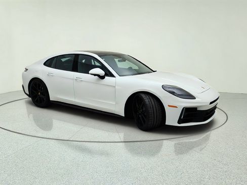 Used 2025 Porsche Panamera image 5