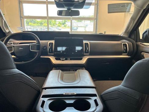 Certified 2025 Ford Expedition Active AWD/4WD image 11