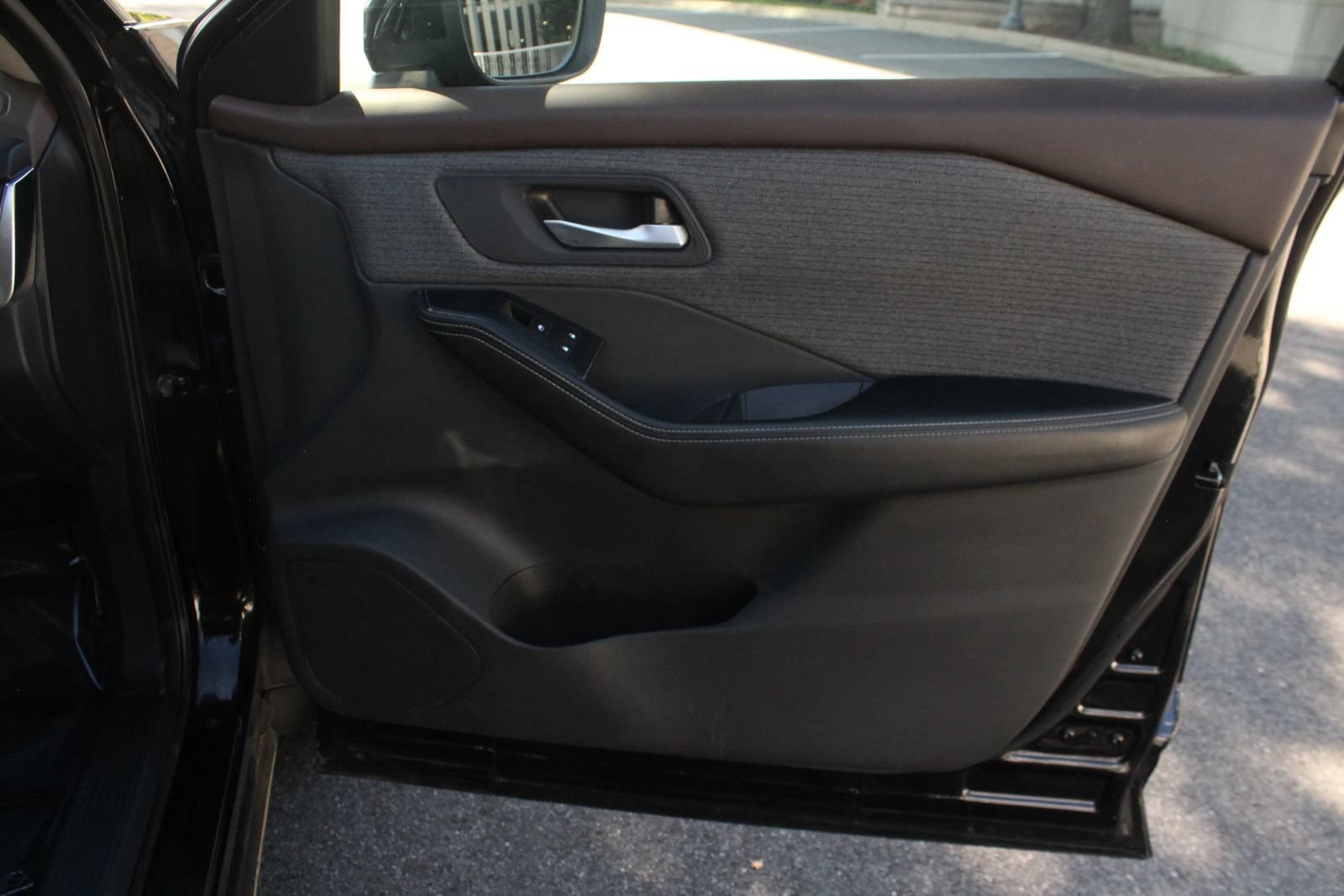 Used 2021 Nissan Rogue SV AWD/4WD image 27