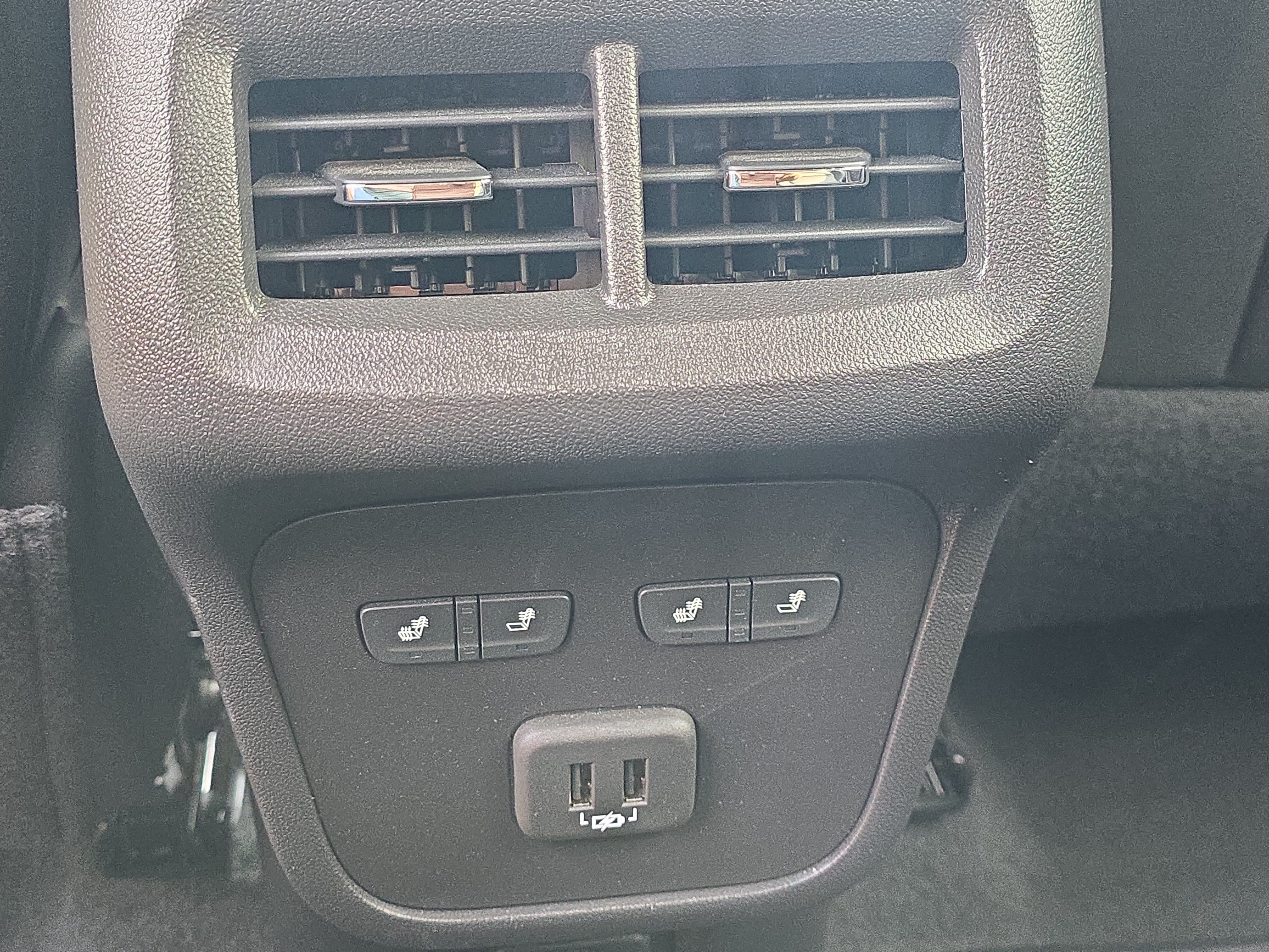 Used 2024 Chevrolet Equinox Premier AWD/4WD image 15