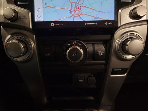 Used 2020 Toyota 4Runner SR5 AWD/4WD image 18