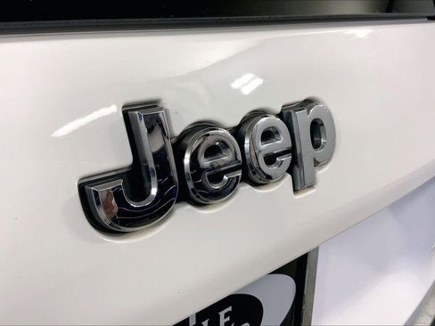 Used 2019 Jeep Cherokee Latitude Plus image 29