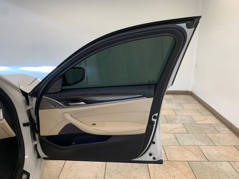 Used 2022 BMW 530i xDrive w/ Premium Package image 76