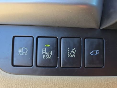 Used 2015 Toyota Highlander Limited image 27