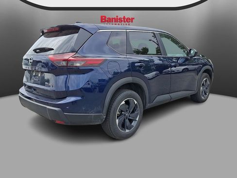 Used 2024 Nissan Rogue SV AWD/4WD image 4
