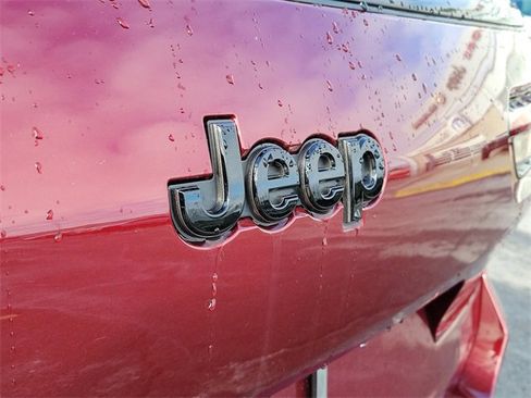 New 2025 Jeep Grand Cherokee L Altitude image 6