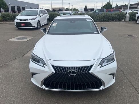 Used 2024 Lexus ES 350 FWD image 2