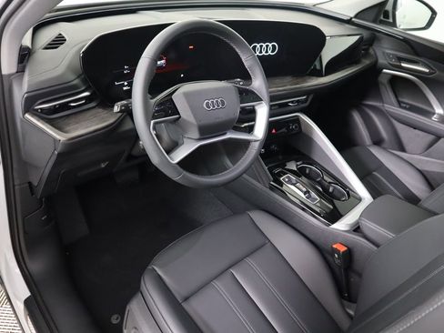 Used 2025 Audi Q5 Premium w/ Convenience Package image 10