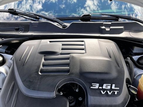 Used 2021 Dodge Challenger SXT w/ Plus Package image 9