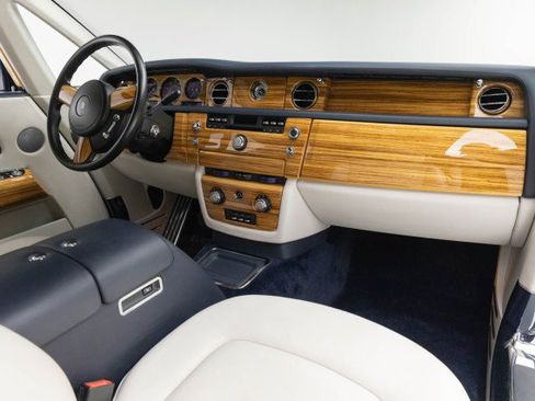 Used 2010 Rolls-Royce Phantom Coupe image 2