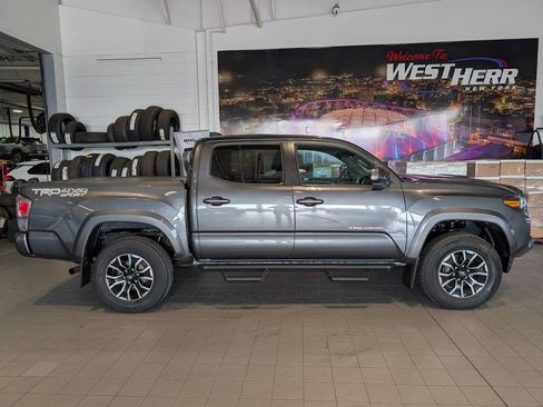 Used 2023 Toyota Tacoma TRD Sport AWD/4WD image 12