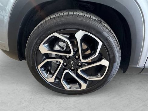 Used 2025 Chevrolet Trax RS w/ Driver Confidence Package FWD image 23