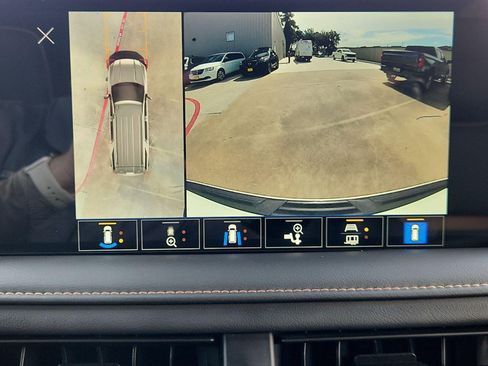 Used 2024 GMC Yukon AT4 w/ Technology Package AWD/4WD image 14