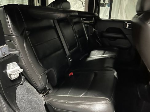Used 2022 Jeep Wrangler Unlimited Sahara AWD/4WD image 11