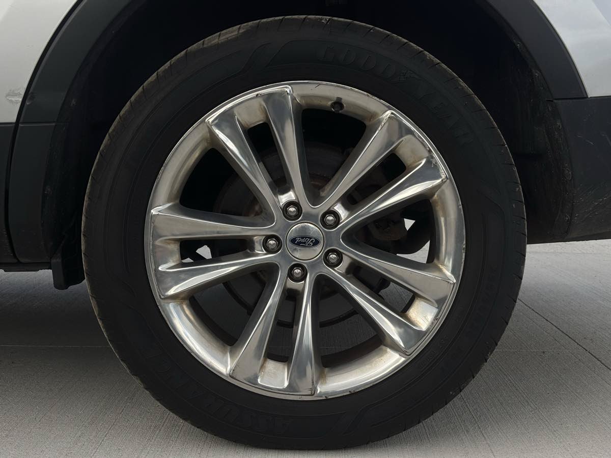 Used 2019 Ford Explorer XLT w/ Equipment Group 202A AWD/4WD image 25