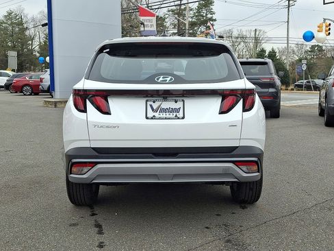 Certified 2025 Hyundai Tucson SE image 4