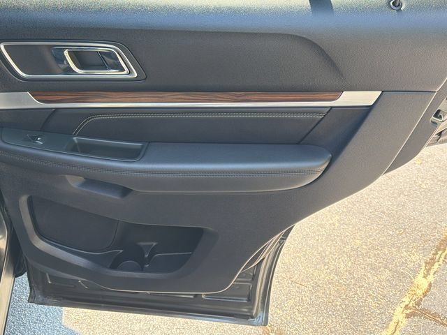 Used 2019 Ford Explorer Limited w/ Class III Trailer Tow Package FWD image 18