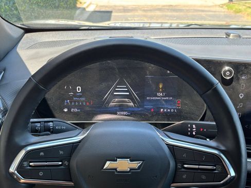 Used 2025 Chevrolet Equinox LT FWD image 40