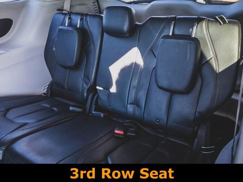 Used 2020 Chrysler Pacifica Touring-L image 19