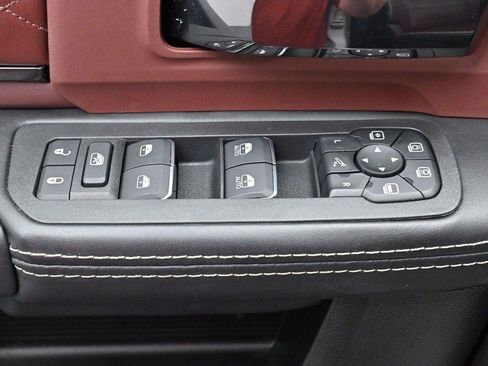 Used 2025 RAM 2500 Limited AWD/4WD image 11