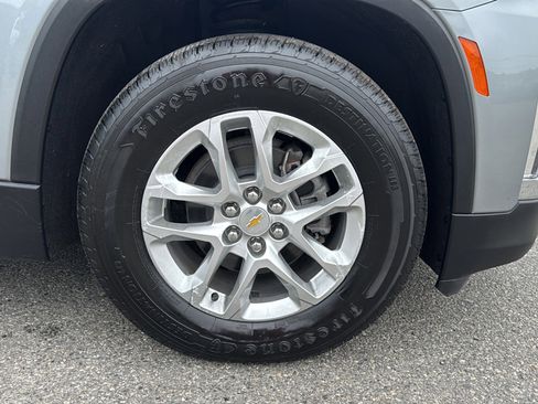 Used 2023 Chevrolet Traverse LS image 9