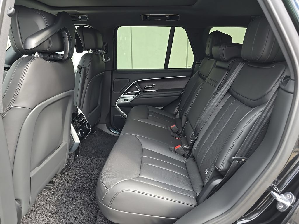 Certified 2026 Land Rover Range Rover SE AWD/4WD image 8