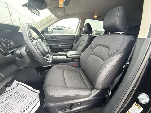 Certified 2025 Nissan Pathfinder SV FWD image 11