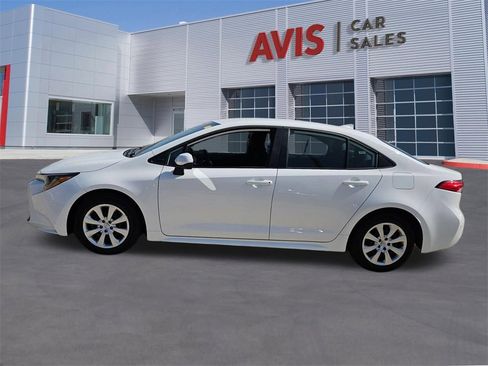 Used 2025 Toyota Corolla LE image 2