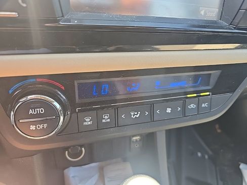 Used 2015 Toyota Corolla LE FWD image 18