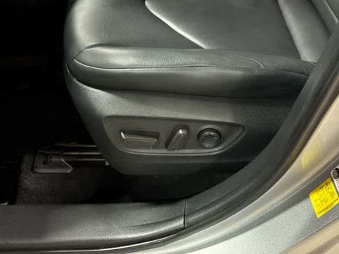 Used 2022 Toyota Highlander XLE AWD/4WD image 25