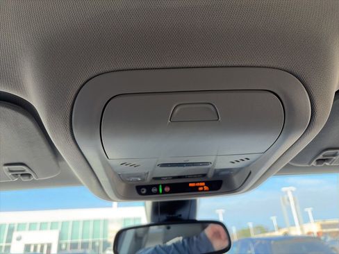 Used 2023 GMC Acadia SLT image 26