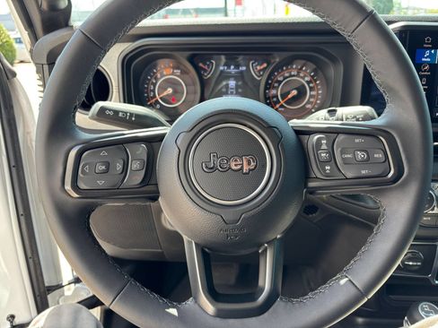 Used 2025 Jeep Wrangler Unlimited Sport AWD/4WD image 27