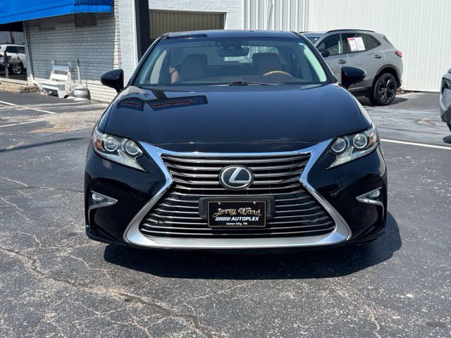 Used 2017 Lexus ES 350 w/ Luxury Package FWD image 2