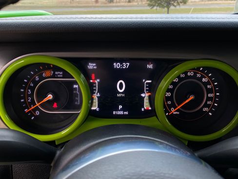 Used 2020 Jeep Wrangler Unlimited Sahara image 22