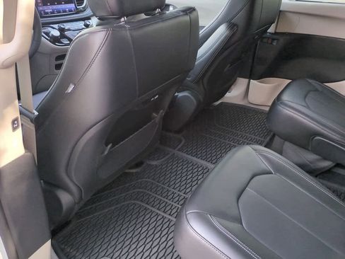 Used 2024 Chrysler Pacifica Touring-L w/ Road Tripper Package image 19