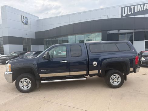 Used 2010 Chevrolet Silverado 2500 LTZ w/ LTZ Plus Package AWD/4WD image 4